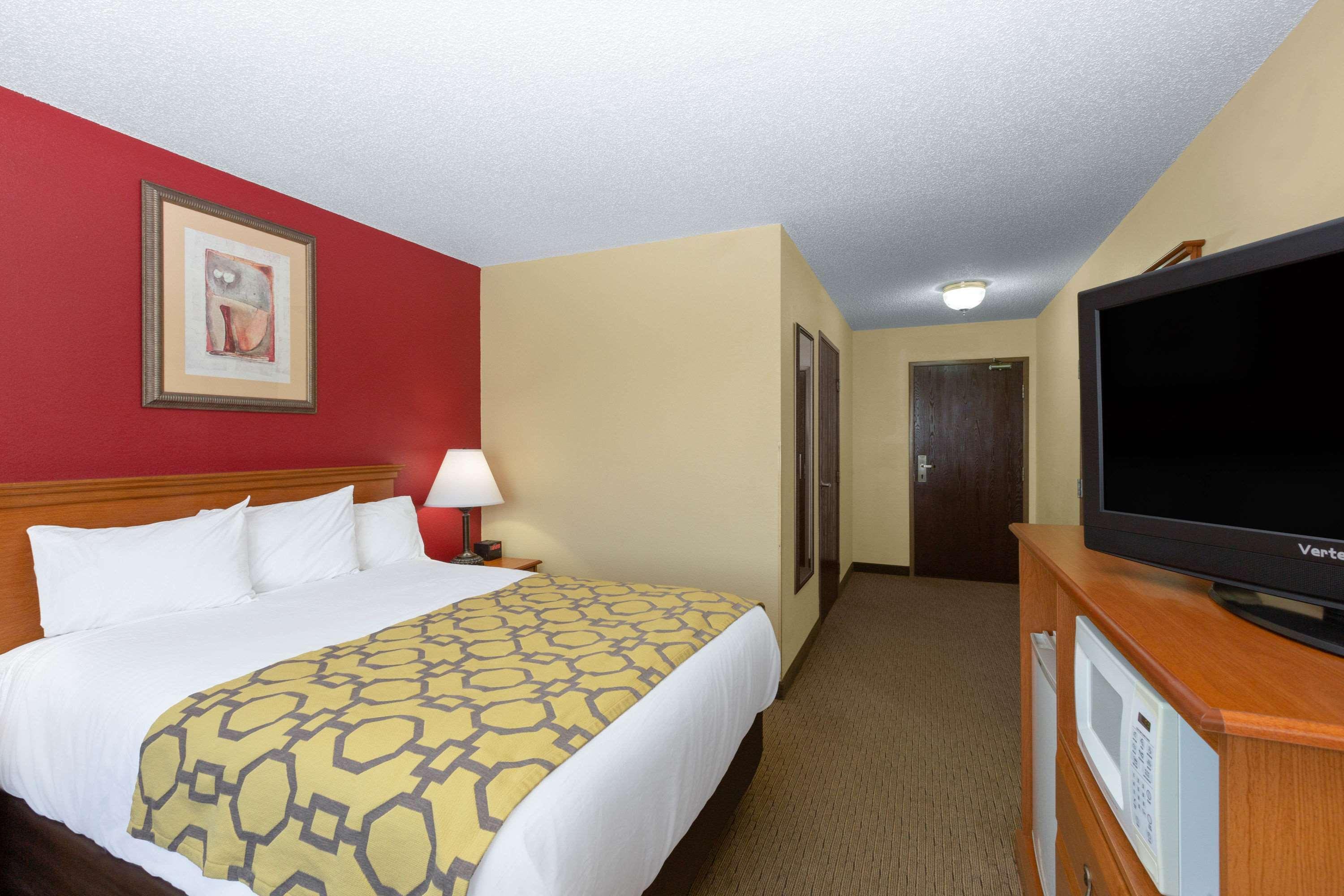 Baymont By Wyndham Dodge Hotel 2*