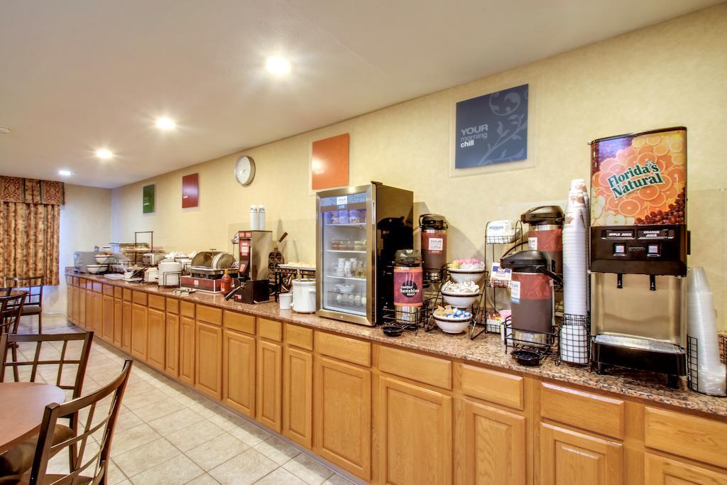Baymont By Wyndham Dodge Hotel 2*